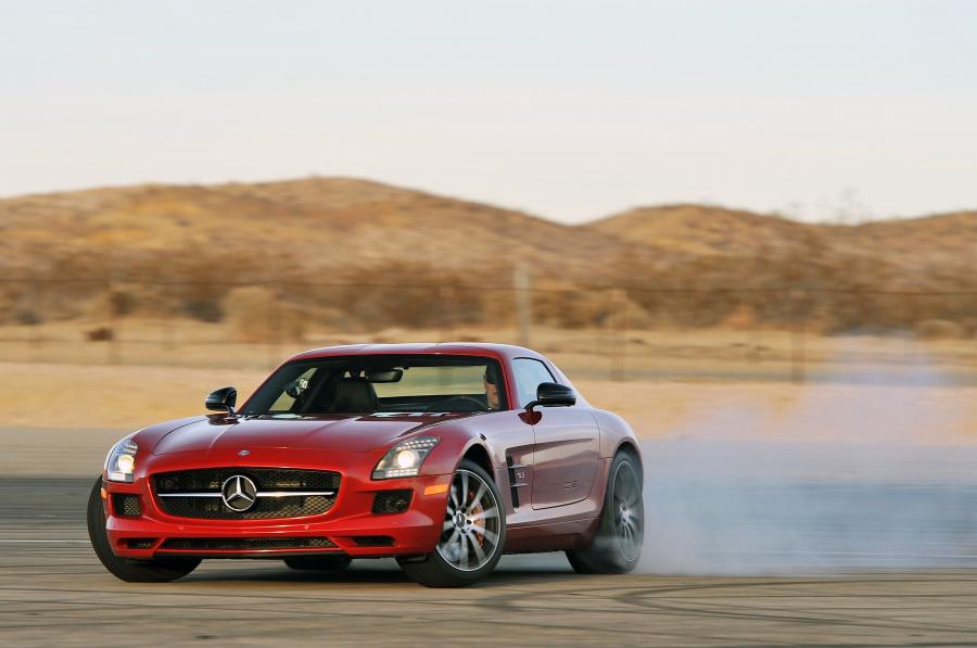  Mercedes-Benz SLS AMG GT 2013 года  (фото 42 из 110)